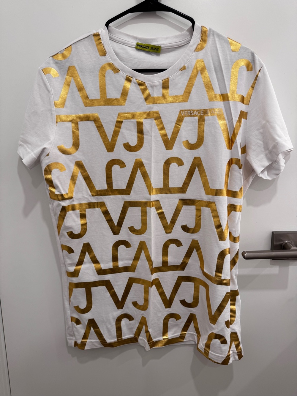 💯 authentic Versace t-shirt with Metallic Gold Logo Print